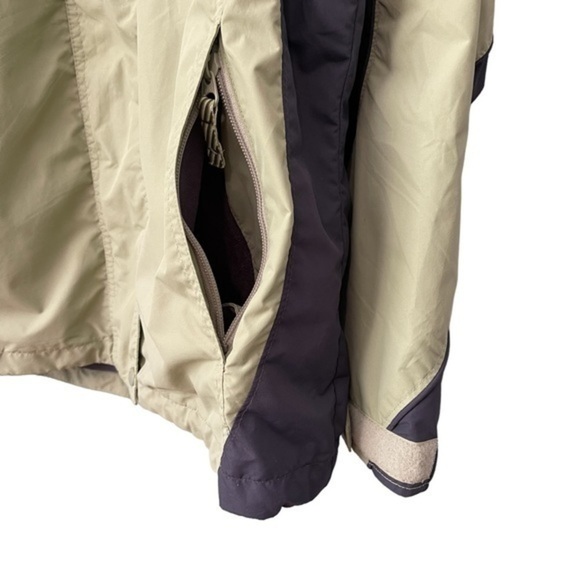 ✨3/$20✨ Columbia Green and Gray Interchange Zip Waterproof Windbreaker. Small - Picture 6 of 16